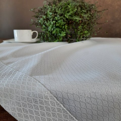 OBRUS JOWITA 145 X 350 CM BIAŁY OBRUS JOWITA 145 X 350 CM BIAŁY