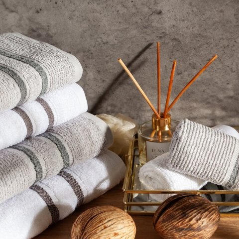 RĘCZNIK DINA (06) 50 X 90 CM CIEMNOBEŻOWY