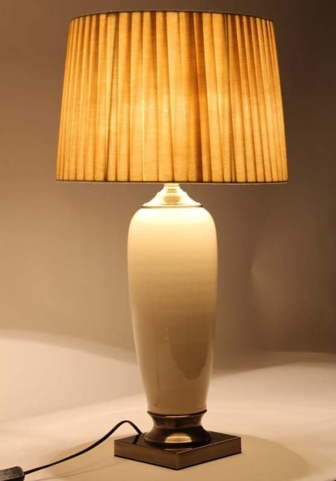 Lampa Z Kloszem (4) Ii Cz.