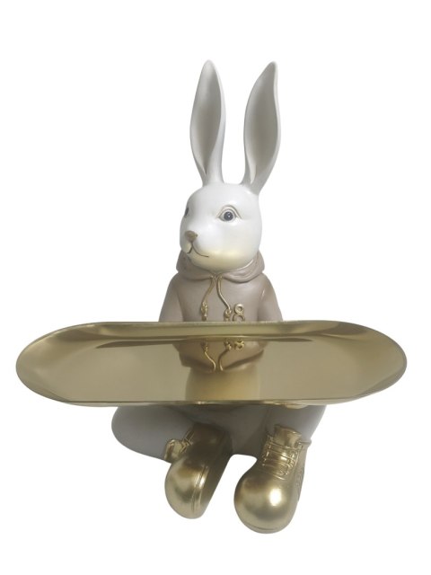 FIGURKA KRÓLIK CERAMICZNY SIEDZĄCY Z TACKĄ W BEŻOWEJ BLUZIE