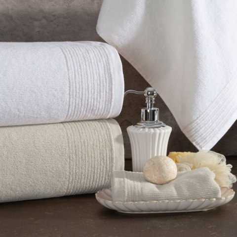 RĘCZNIK LARI (10) 30 X 50 CM JASNOSREBRNY