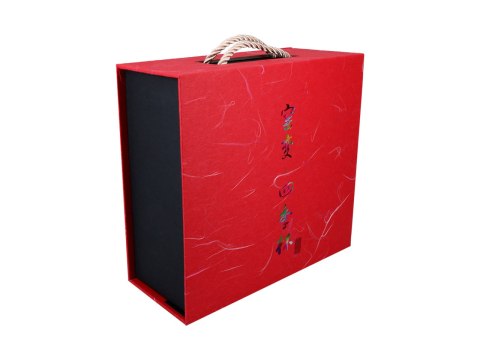 Kpl. 4 kubków ceramicznych w pudełku prezentowym