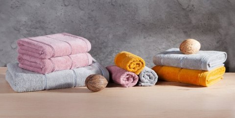 RĘCZNIK MARI (05) 50 X 90 CM JASNOBRĄZOWY