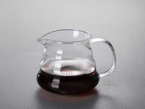 Dzbanek z dripperem do parzenia kawy