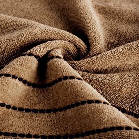 RĘCZNIK NELLY 70 X 140 CM CIEMNOBEŻOWY